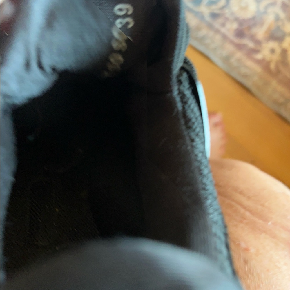 Just So So Women's Black Athletic Shoes.. European size 39 (8.5 US) - Picture 6 of 6